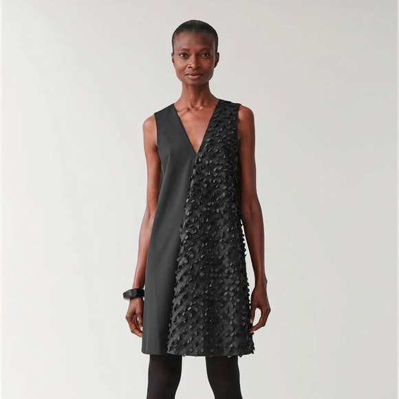 NWT COS Textured Applique Dress v neck wool blend sleeveless pocket black size 2 - Picture 1 of 15